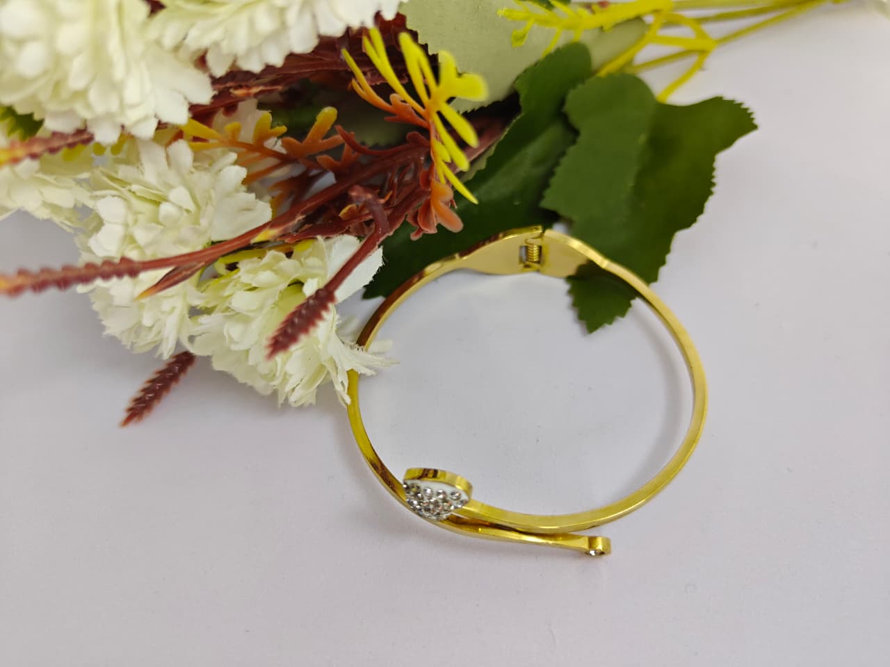 Bracelet for women Stylish gold plated.