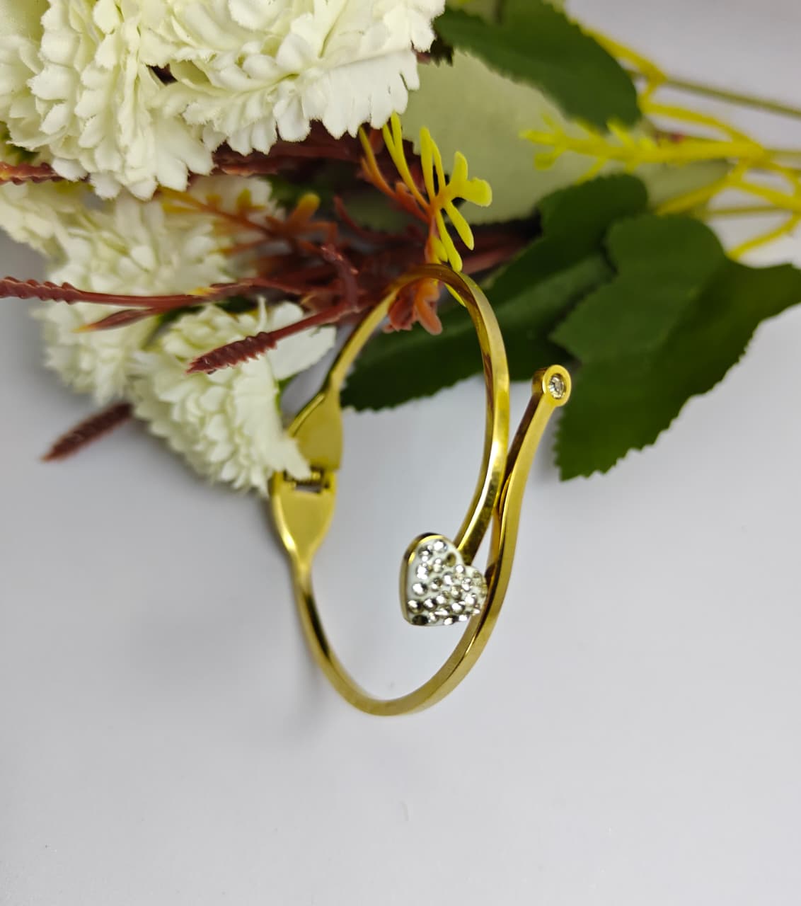 Bracelet for women Stylish gold plated.