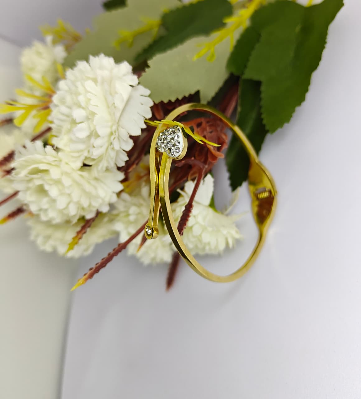 Bracelet for women Stylish gold plated.