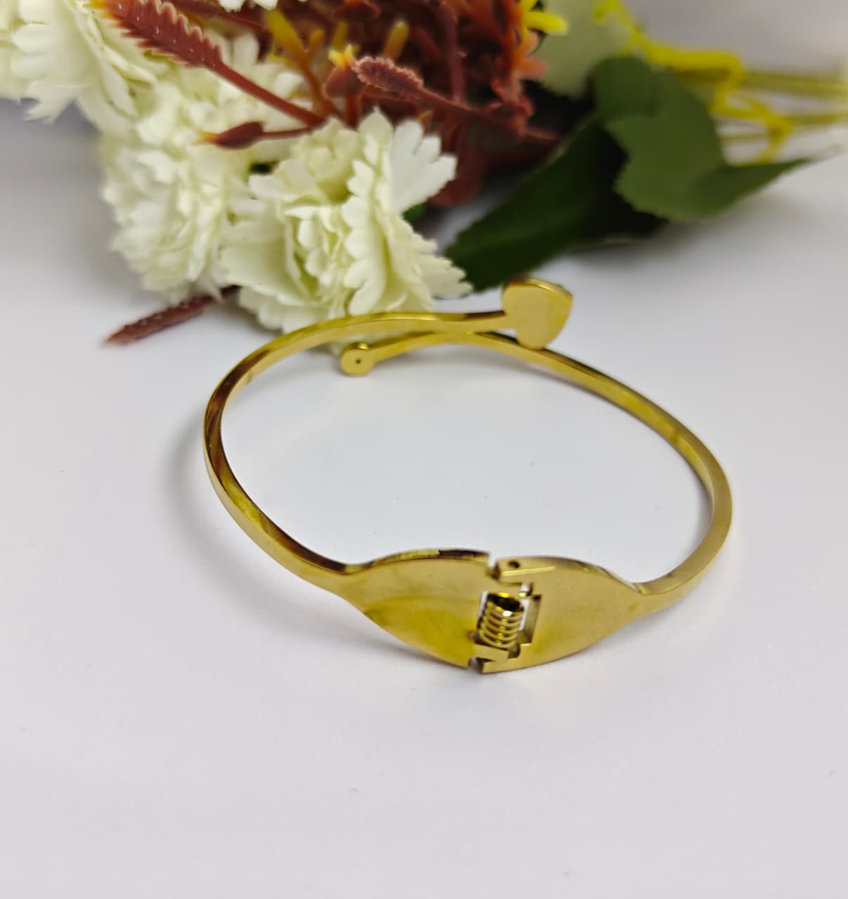 Bracelet for women Stylish gold plated.