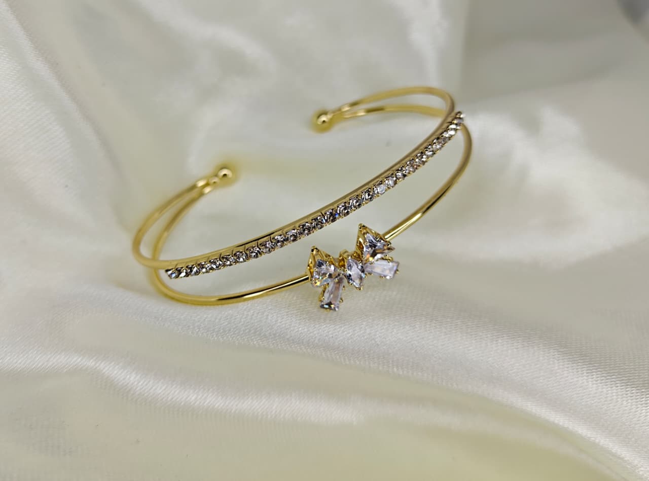 Love to Wear a Fashionable Anti Tarnish Bracelet for women & Girls.
