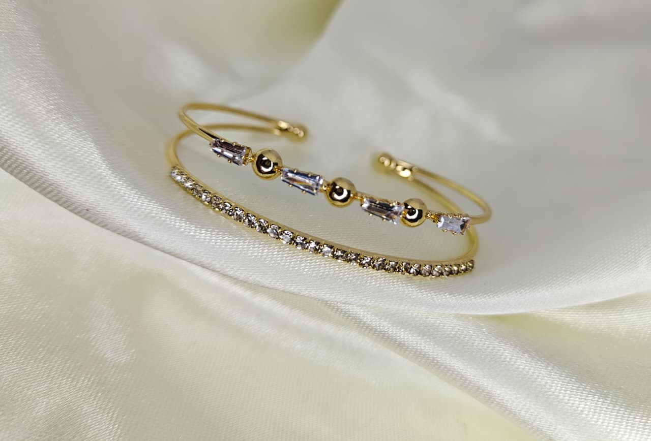 TRENDING ANTI TARNISH GOLD PLATED BRACELET WOMEN AND GIRLS
