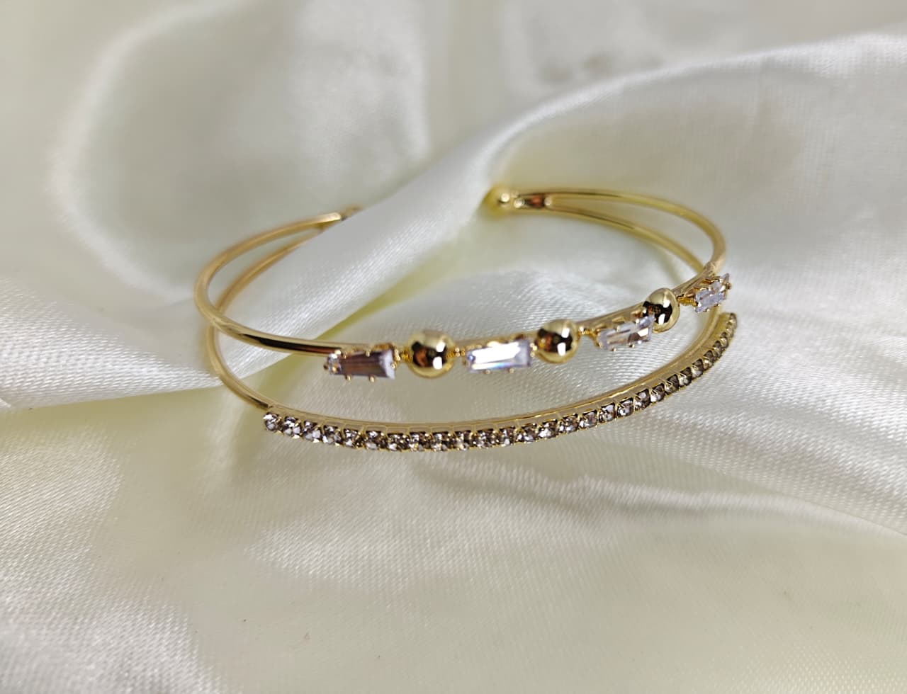 TRENDING ANTI TARNISH GOLD PLATED BRACELET WOMEN AND GIRLS